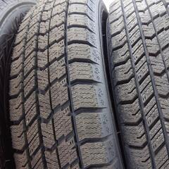 新品スタッドレスタイヤ4本セット！グッドイヤーナビ8