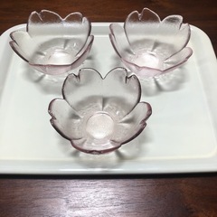 桜のガラス製　小鉢　3つセット