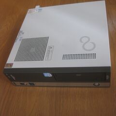 Fujitsu Esprimo スリム デスクトップ パソコン