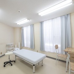 値下げ】施術ベッド 手動昇降式 大船駅前引き取り 10000円