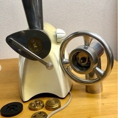 ★★★すすめ★★ Delonghi Pasta Maker & Super Mincer KMG1200Jデロンギ パスタメーカー＆スーパーミンサー KMG1200J 中古です。