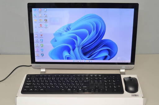 中古良品 一体型パソコン 最新Windows11 東芝 D814/T9KW 高性能 i7-4700QM/爆速SSD525GB/メモリ8GB/無線内蔵/ブルーレイ/21.5インチ/カメラ