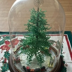 【ネット決済】ビーズのクリスマスツリー　オーナメント、ガラスドーム付き
