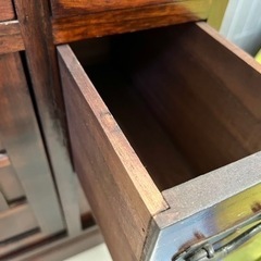 大人気レトロ家具！両面使える階段棚