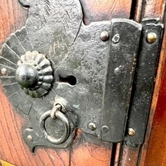 両面引き出せる階段型のレトロ収納棚！