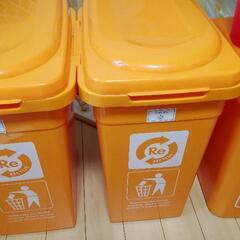 プラスチック製ゴミ箱