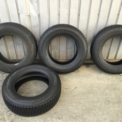 タイヤ　195/70 R15