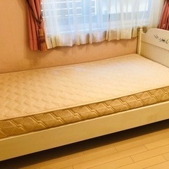 【ネット決済】ラベンダー柄　白いシングルベッド