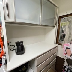 お話中)木目調鏡面タイプ食器棚【美品だと思います】(12/17