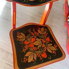 🟢ロシア製ホフロマ塗り　工芸椅子の画像