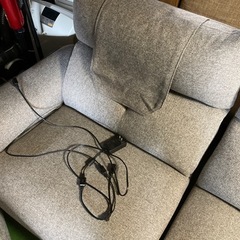 ● ２〜３人掛けソファー、電動リクライニング式