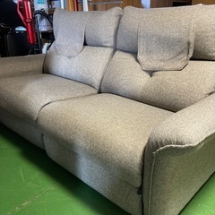 ● ２〜３人掛けソファー、電動リクライニング式