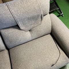 ● ２〜３人掛けソファー、電動リクライニング式