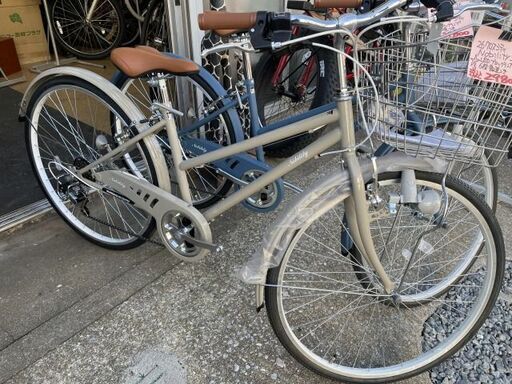 新車 ◆ 26インチ・６段変速　前後フェンダー・フロントバスケット付き　クロスバイク（色違いあり！）