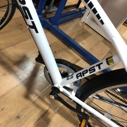 美品‼︎   27インチ　クロスバイク　APST   ギア付　カギ付　ホワイト　お買得‼︎   人気商品 美品‼︎ 27インチ クロスバイク APST ギア付 カギ付 ホワイト お買得