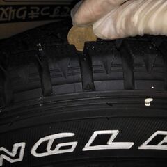 アルミホイール付きグッドイヤー215/65r16スタッドレスタイヤ4本