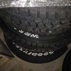 アルミホイール付きグッドイヤー215/65r16スタッドレスタイヤ4本