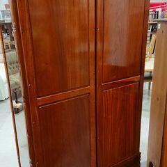 価格見直しました！中華様式｜葡萄透かし彫り｜ガラス扉キャビネット