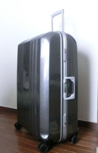 新品スーツケース鍵付き、半額!! 78L長期旅行用