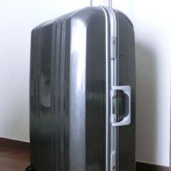 新品スーツケース鍵付き、半額!! 78L長期旅行用