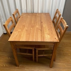 木製ダイニングテーブルと椅子4脚セット