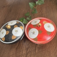 椿模様のペア和食器の画像