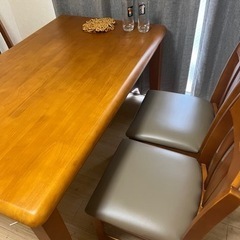 【ネット決済・配送可】テーブルと椅子4個セット
