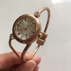 ピンクゴールドの腕時計