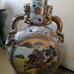 大きな壺(高さ約92cm)