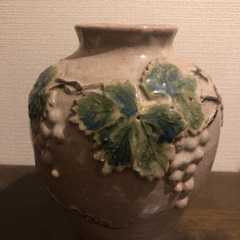 ぶどう柄の陶器花瓶