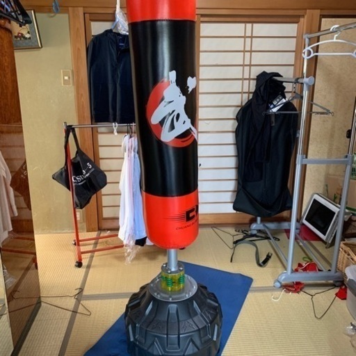 値下げ【美品】BODY DESIGN サンドバッグ +ZHENGTUグローブ 美品サンドバッグ 値下げ【美品】BODY DESIGN サンドバッグ +ZHENGTU