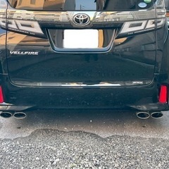 アルファード　ヴェルファイア マフラー　左右出し