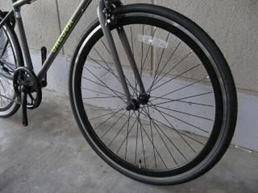 新品大特価)丸石サイクル製クロスバイク（シマノ製6段変速・700