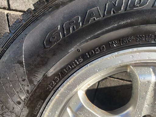 タイヤ、ホイール スタッドレスタイヤ 225/80/R15 デリカスペースギア使用