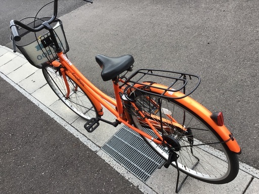 オレンジ色中古自転車整備済み