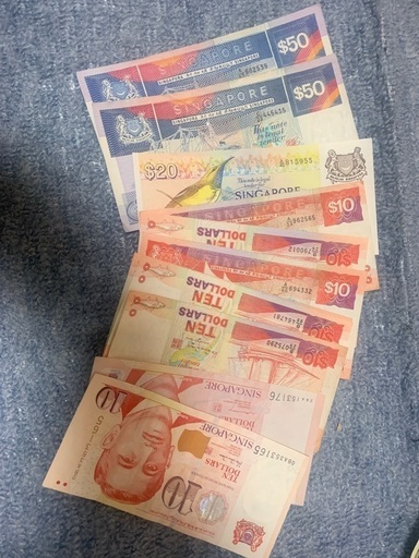 シンガポール紙幣200ドルになります、 シンガポール紙幣200ドルになります、