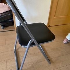 【ネット決済】折りたたみ椅子(二つで100円！)