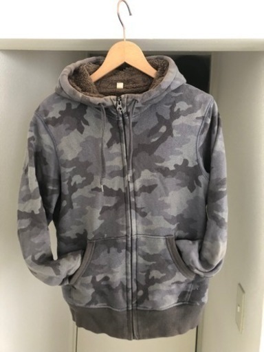 Uniqlo メンズジップアップボアパーカーsサイズ モノトーン迷彩 洋梨 学芸大学のパーカー メンズ の中古 古着あげます 譲ります ジモティーで不用品の処分 Uniqlo メンズジップアップボアパーカーsサイズ モノトーン迷彩 洋梨 学芸大学のパーカー メンズ の中古 古着あげます 譲ります ジモティーで不用品の処分