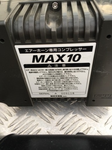 エアホーンのコンプレッサーとタンク