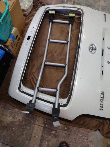 外装、車外用品 ハイエースバックドア ハシゴ付き