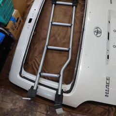 ハイエースバックドア ハシゴ付き