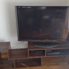 テレビと周辺機器   も一緒に譲ります。