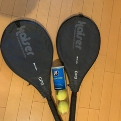 【ネット決済】<お取り引き中>硬式テニス　ラケット&ボール4個