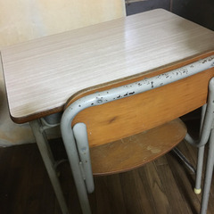 小学校の机とイス