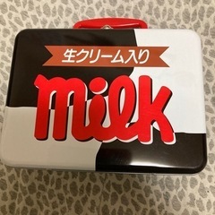 2点セット　　チロルチョコ【ミニミルク】&アポロトランク缶