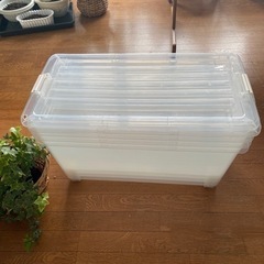 プラスチック収納ボックス