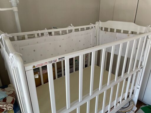 値下げ】カトージ ハイシートベビーベッド 白（マット、マットシーツ