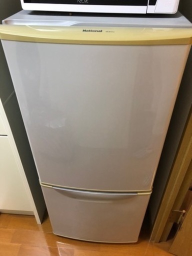 冷蔵庫・洗濯機・電子レンジ・加湿機能付きヒーター・姿見・3段ボックス・パソコンラック、全部合わせて1万円