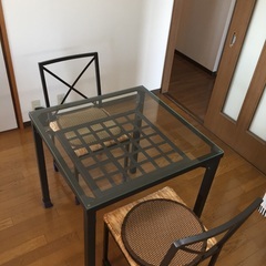 正方形ガラステーブル＋椅子二脚