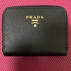プラダ 財布
